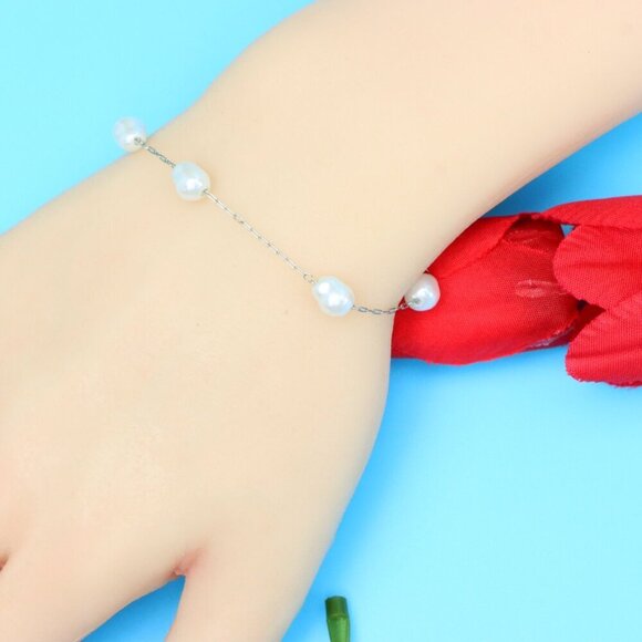 Chic & Stylish Bracelet – A Thoughtful Gift for Women and Girls, DYC1197 - Picture 1 of 6